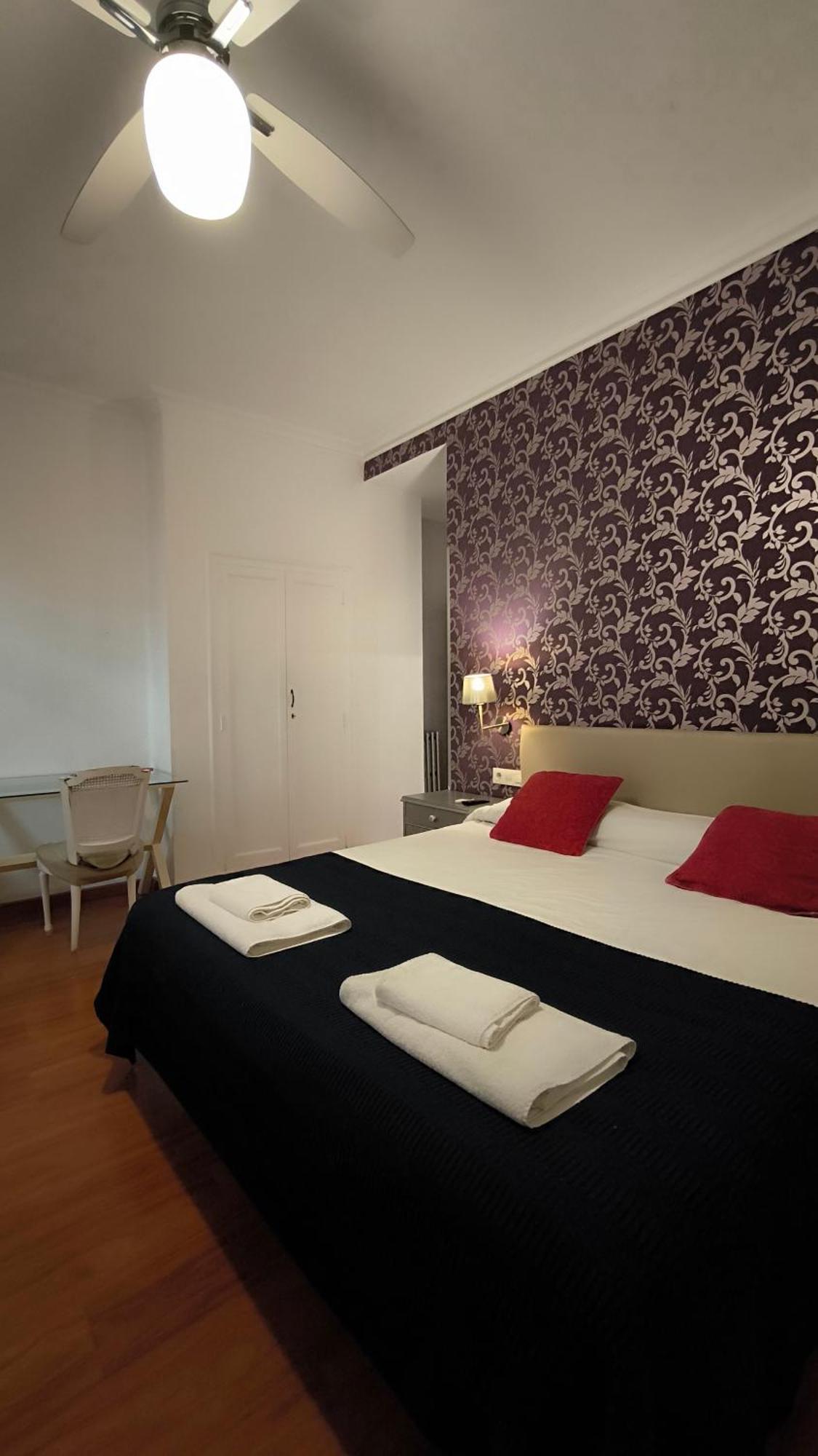 7 Moons B&B Валенсия Екстериор снимка