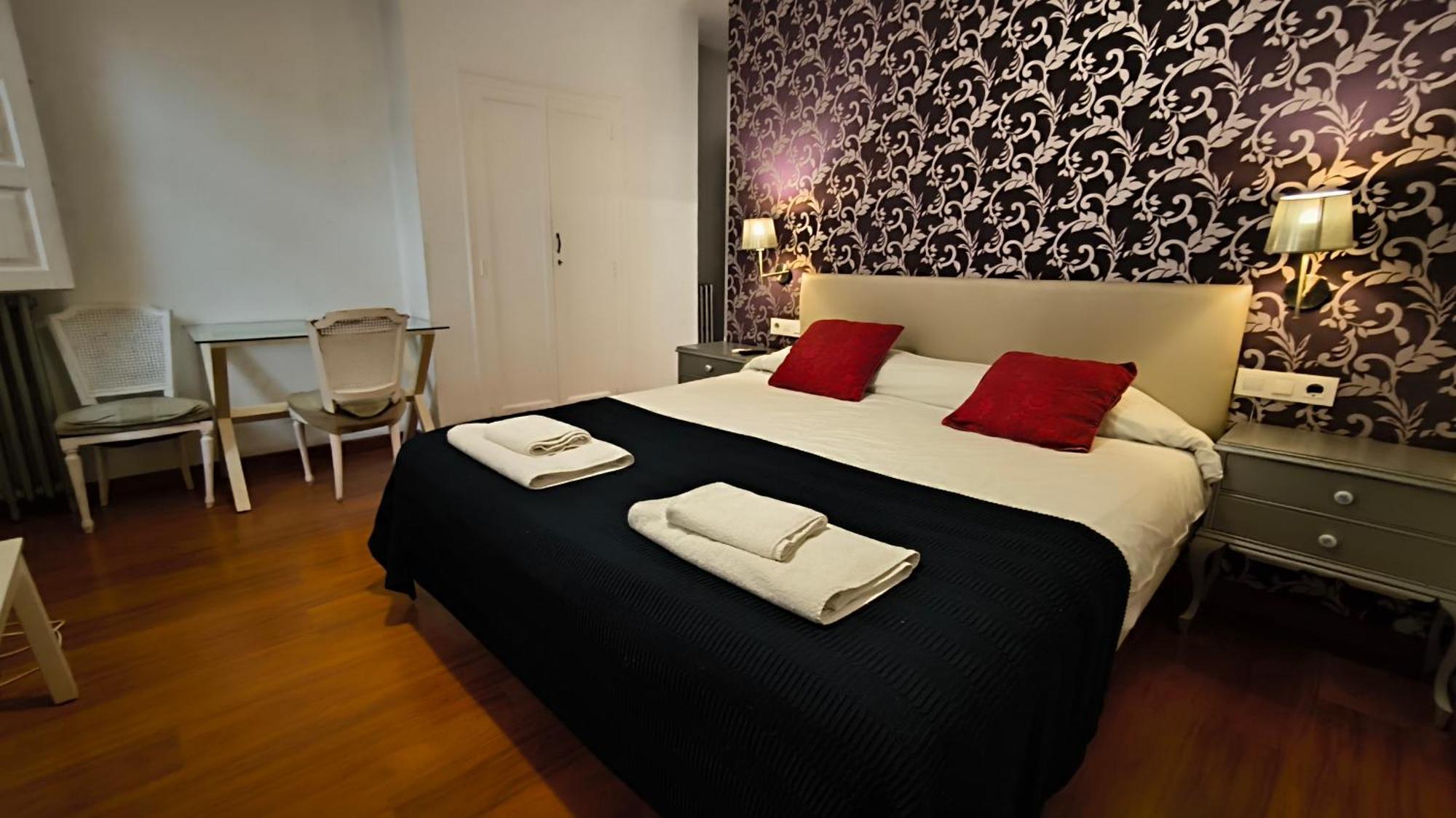 7 Moons B&B Валенсия Екстериор снимка