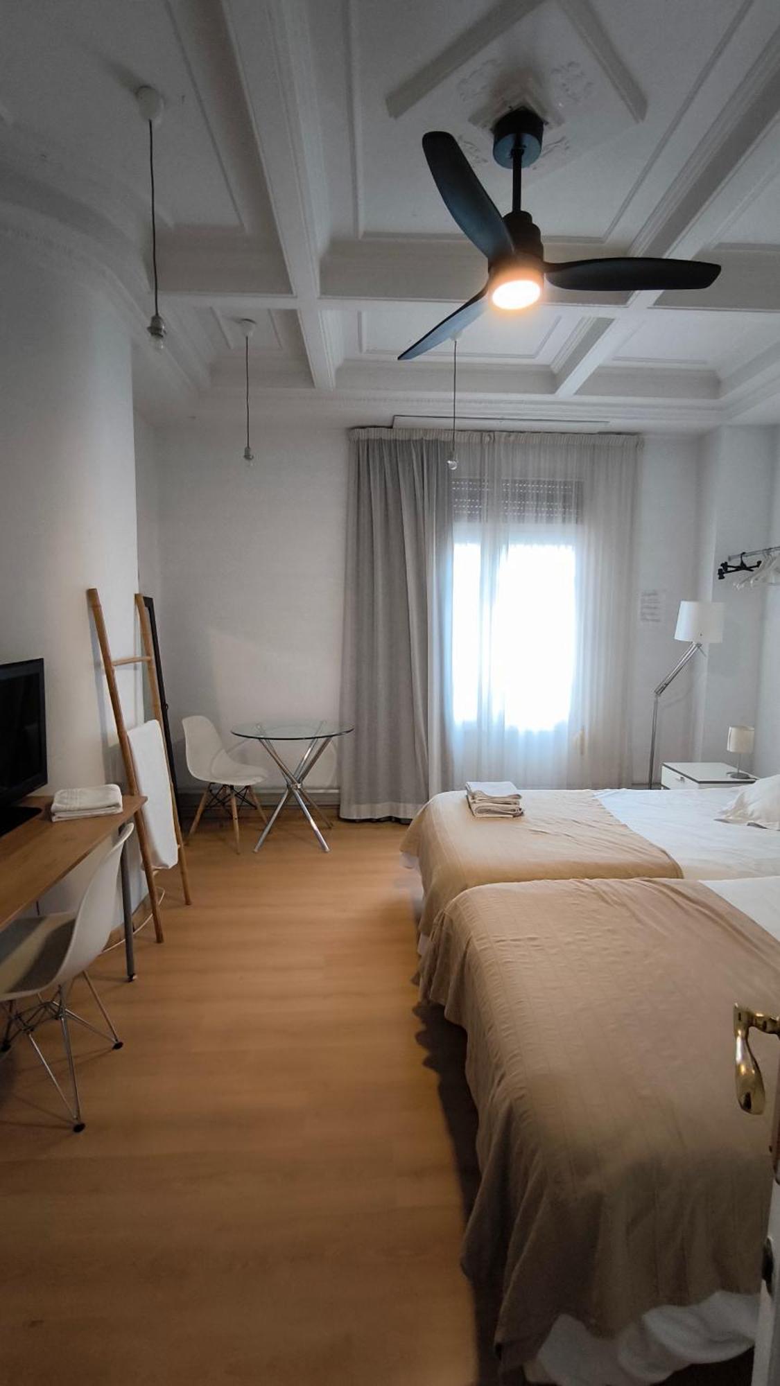 7 Moons B&B Валенсия Екстериор снимка
