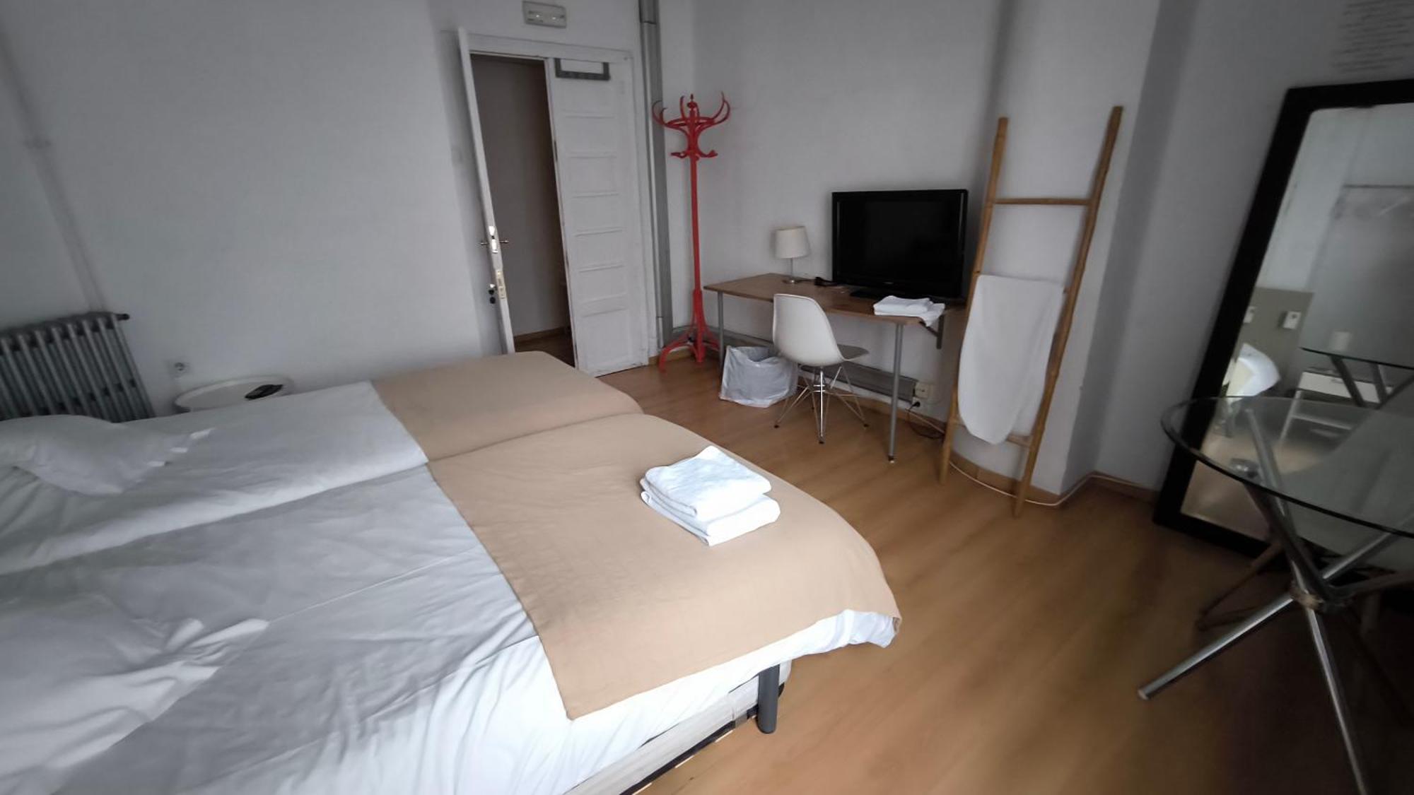 7 Moons B&B Валенсия Екстериор снимка