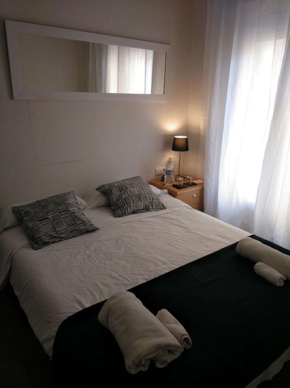 7 Moons B&B Валенсия Екстериор снимка